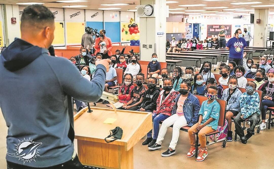 Autoridades han dado pláticas en escuelas públicas de Miami y otros puntos en Estados Unidos para incentivar a los padres de familia a llevar al colegio a sus hijos de forma presencial. Foto: Especial.