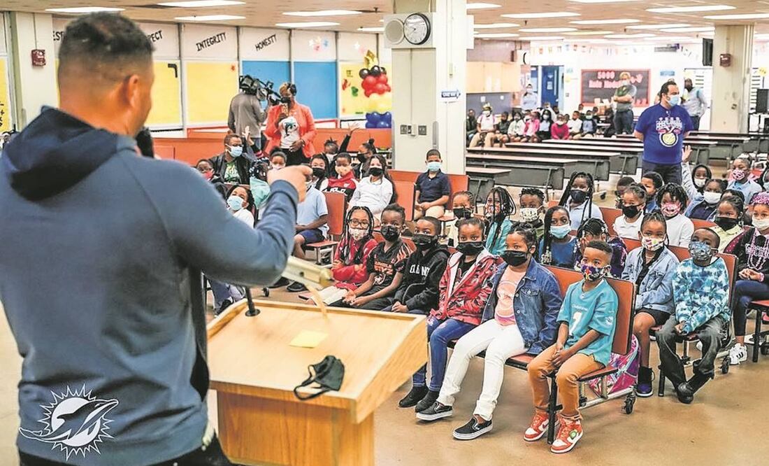 Autoridades han dado pláticas en escuelas públicas de Miami y otros puntos en Estados Unidos para incentivar a los padres de familia a llevar al colegio a sus hijos de forma presencial. Foto: Especial.