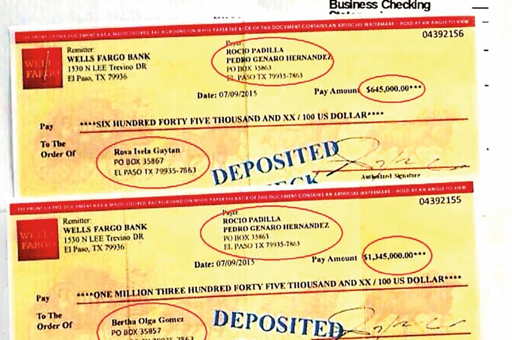 En las redes sociales circula la foto de los cheques girados a nombre de Bertha Olga Gómez y Rosa Isela Gaytán (ESPECIAL)