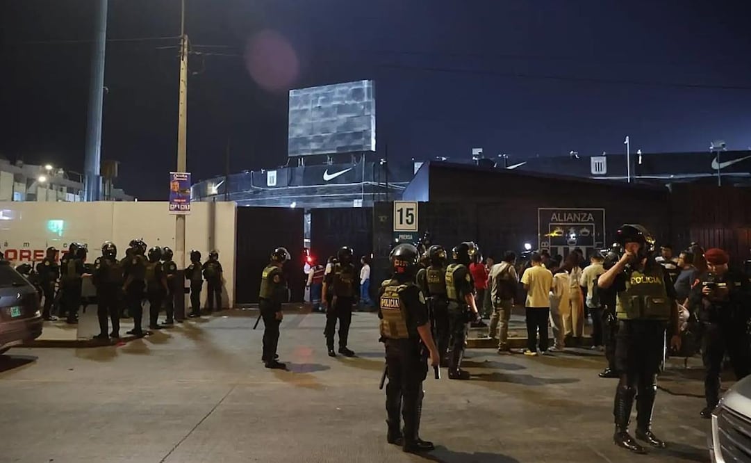 Caída de muro en estadio de Alianza Lima deja múltiples heridos / Foto: EFE