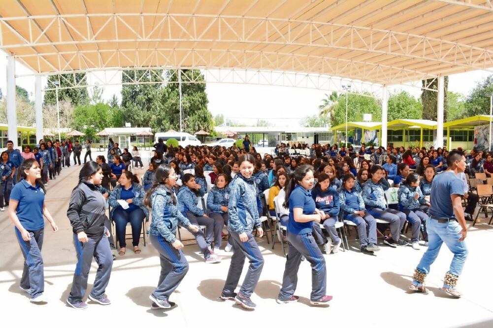 La escuela normal rural tiene en su matrícula a 21 alumnas de origen rarámuri y el resto procede de Durango, Coahuila, Sonora, Sinaloa y hasta el Edomex. / ESPECIAL