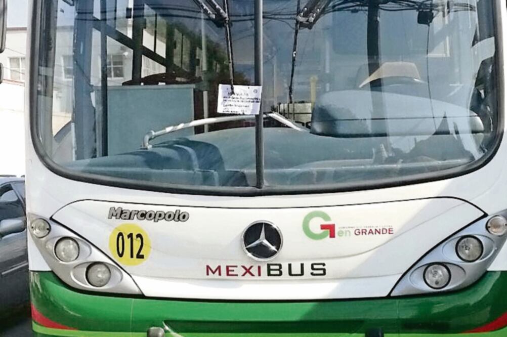 Fuga. Los sujetos obligaron al operador de la unidad 012 a detenerse antes de llegar a la estación para escapar (ESPECIAL)