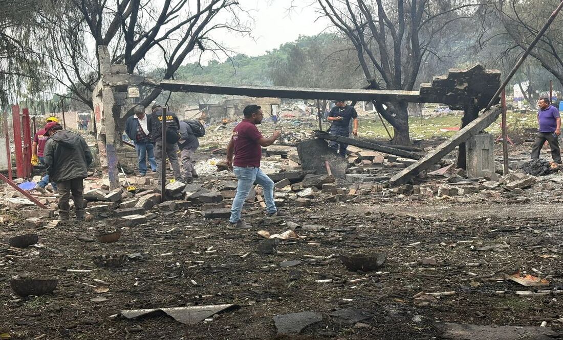 Peritos inspeccionan uno de los polvorines que resultaron afectados / Foto Arturo Contreras