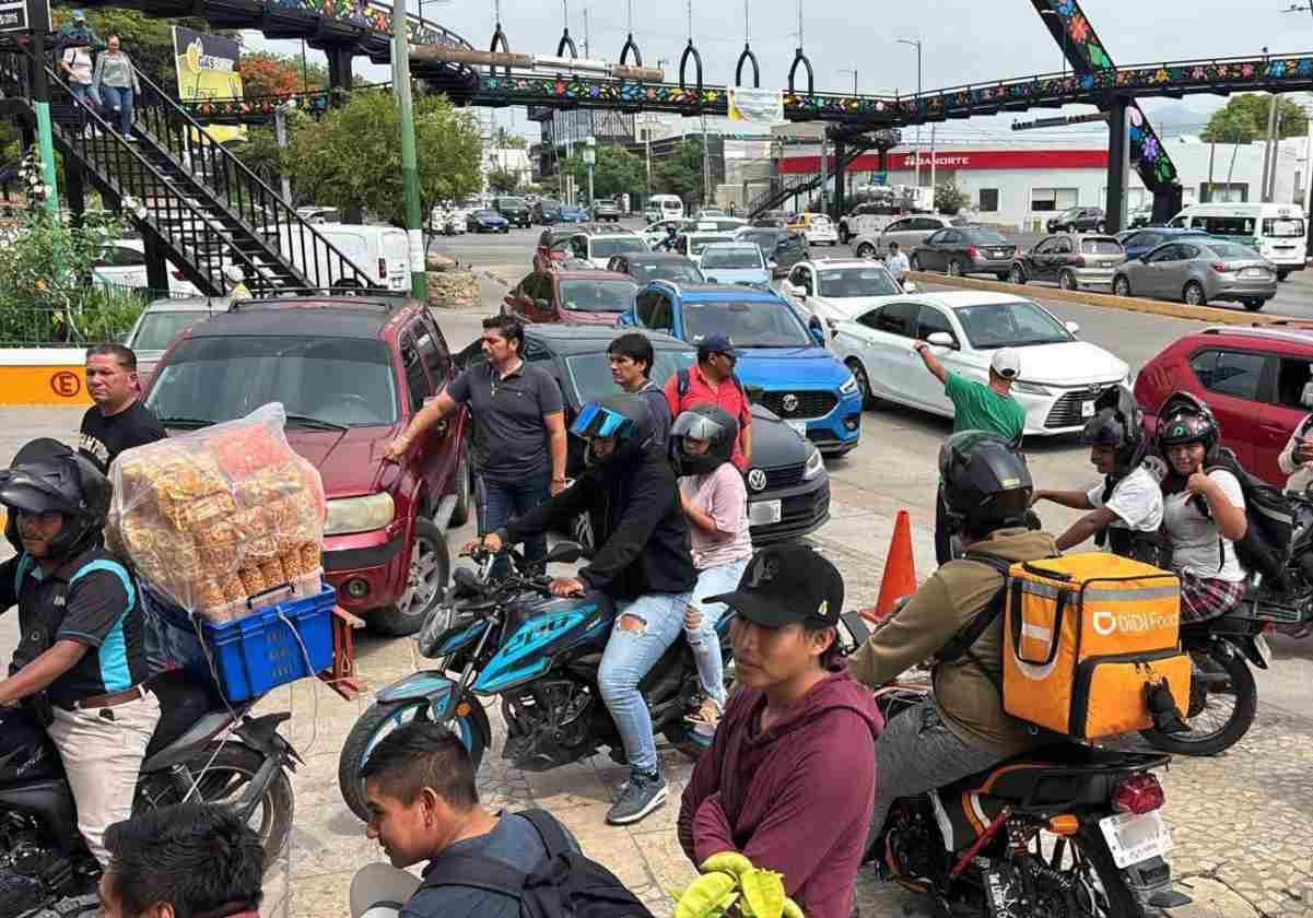 ⛽️ CNTE toma gasolineras en Chiapas y entrega combustible gratis a conductores

Aquí el motivo