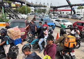 CNTE toma gasolineras en Chiapas y entrega combustible gratis a conductores; insisten en la derogación de la Ley del ISSSTE