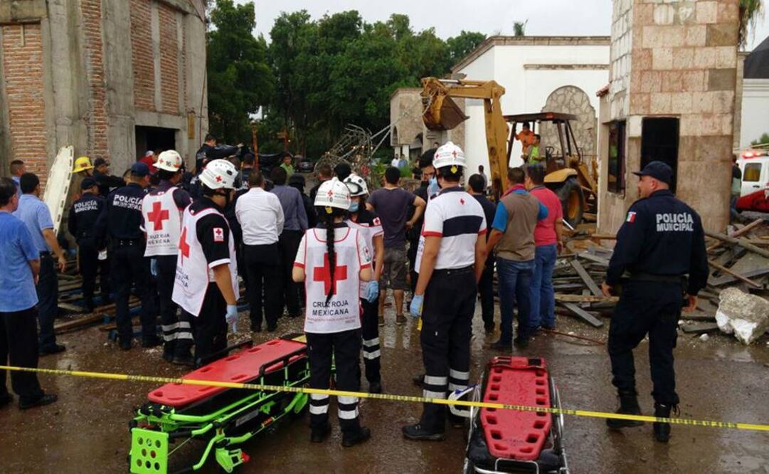 El secretatrio de Gobierno informó que con equipo pesado se logró remover los escombros; el percance obligó a cerrar la circulación en un tramo carretero (LÍNEA DIRECTA PORTAL)