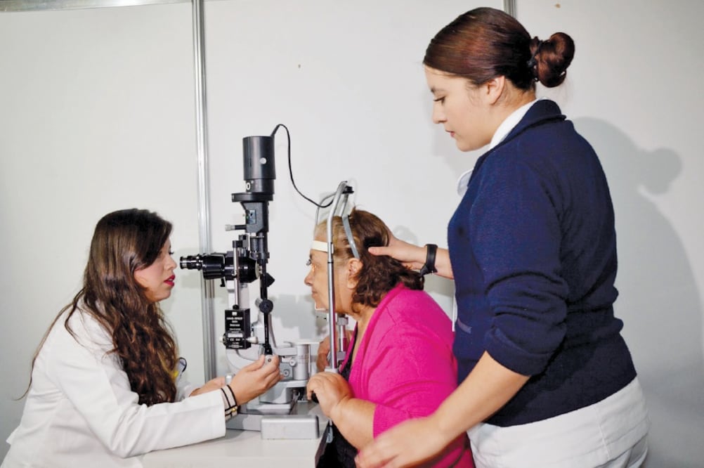 Miguel Ángel Mancera firmó un convenio con la Fundación de Asistencia Privada Conde de Valenciana, para realizar mil intervenciones oftalmológicas (ESPECIAL)