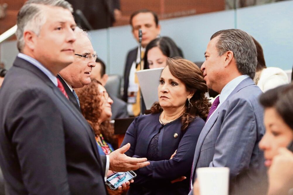 Legisladores de PAN, PRD, PT y Morena en la Comisión Permanente exigen al presidente Enrique Peña Nieto un compromiso ante las revelaciones de que con programas de espionaje adquiridos por el gobierno se violó la privacía (SENADO)