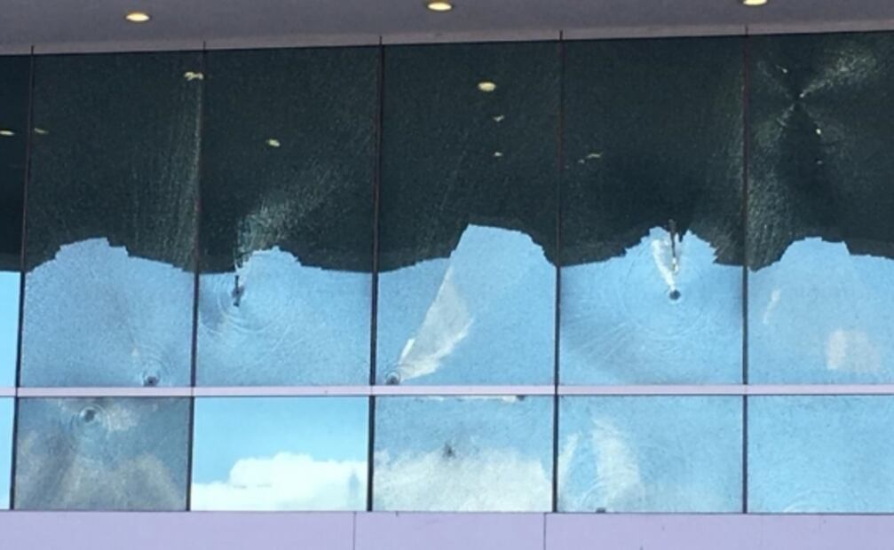 Balean oficinas de gobierno en Ciudad Victoria, Tamaulipas