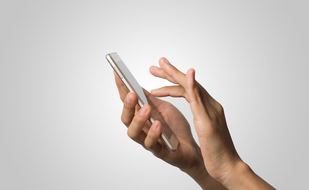 5 trucos para ahorrar datos móviles cuando ves redes sociales. Imagen: Magnific