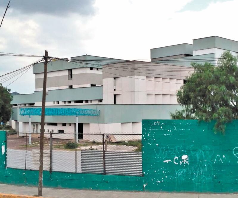 El Hospital General de Tlalnepantla está inconcluso desde 2015, pese a que ya se terminó la construcción de las dos primeras etapas y la tercera fase se mantiene pendiente por el retraso en recursos federales. Foto: REBECA JIMÉNEZ. EL UNIVERSAL