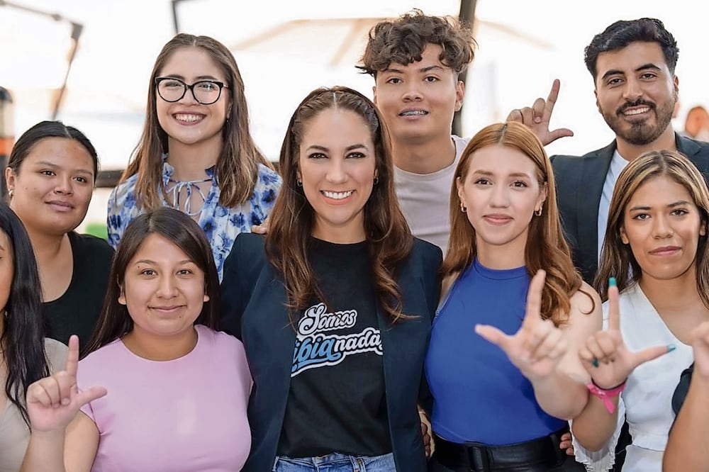 Libia Dennise García Muñoz Ledo, de la coalición PAN, PRI y PRD, participó en un foro en la Universidad de la Salle Bajío, de donde es egresada. Foto Especial