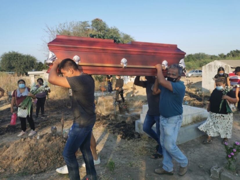 Sepultan cuerpo de marino desaparecido en 2018 en Oaxaca; Fiscalía decía "que andaba de fiesta"