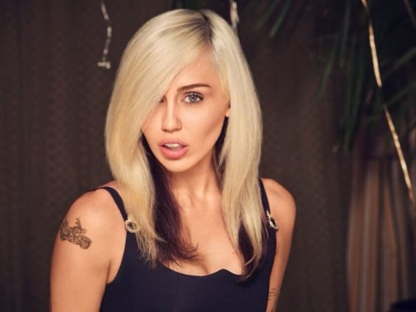 Miley Cyrus conquista la red con el minivestido ideal para iniciar el 2023