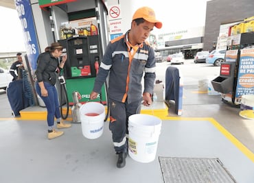 Gasolina rebajada daña 50 vehículos en la México-Toluca