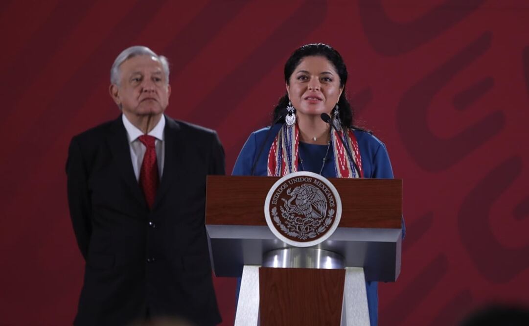 El presidente de México, Andrés Manuel López Obrador, y la secretaria de Cultura, Alejandra Frausto. Foto: EFE/Sáshenka Gutiérrez