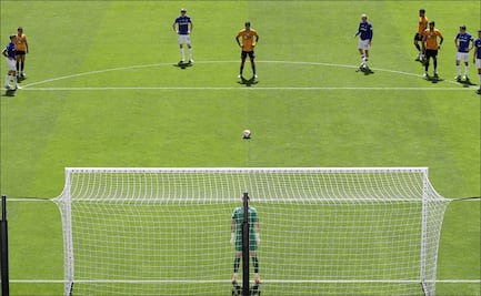 Raúl Jiménez revela su fórmula para cobrar penaltis