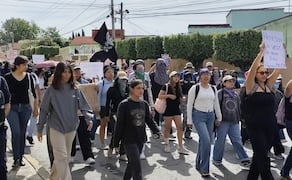 Estudiantes de la UAEM marcharon para protestar por los feminicidios de las alumnas ocurridos desde 2025. | Foto: Justino Miranda / EL UNIVERSAL