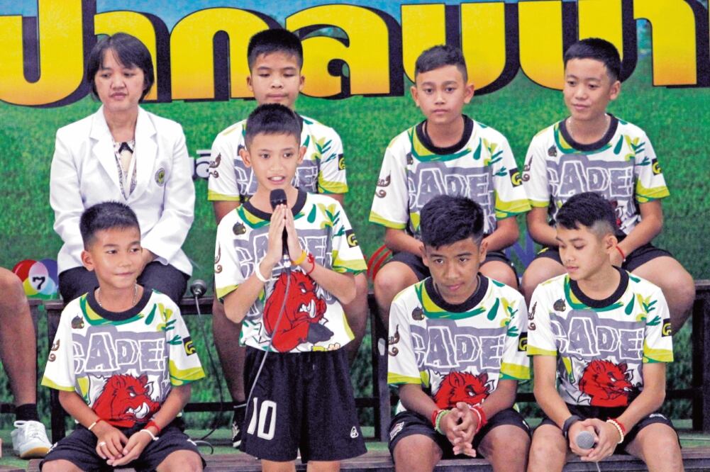 Imagen de la primera conferencia de prensa que dieron los menores de edad rescatados, el pasado 18 de julio. Foto: PONGMANAT TASIRI. EFE