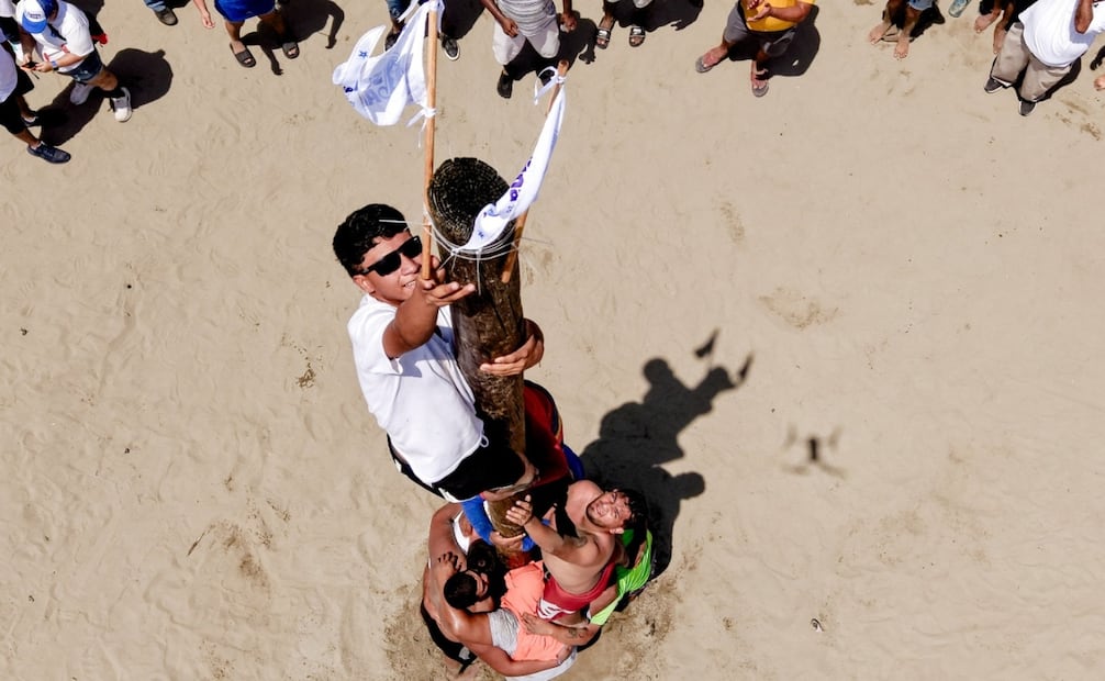 Entre los concursos tradicionales están el palo encebado, comelones y yardas, el lanzamiento de atarrayas y la tradicional carrera de canoas. | Foto: Especial.