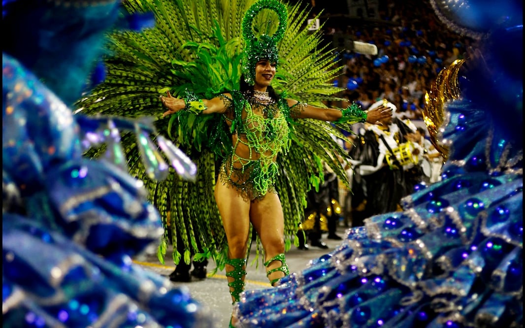 Imagen de la escuela de samba académicos do Tatuape se presentan durante la primera noche de carnaval en el Sambódromo de Sao Paulo, Brasil, el 1 de marzo de 2025. Foto: AFP