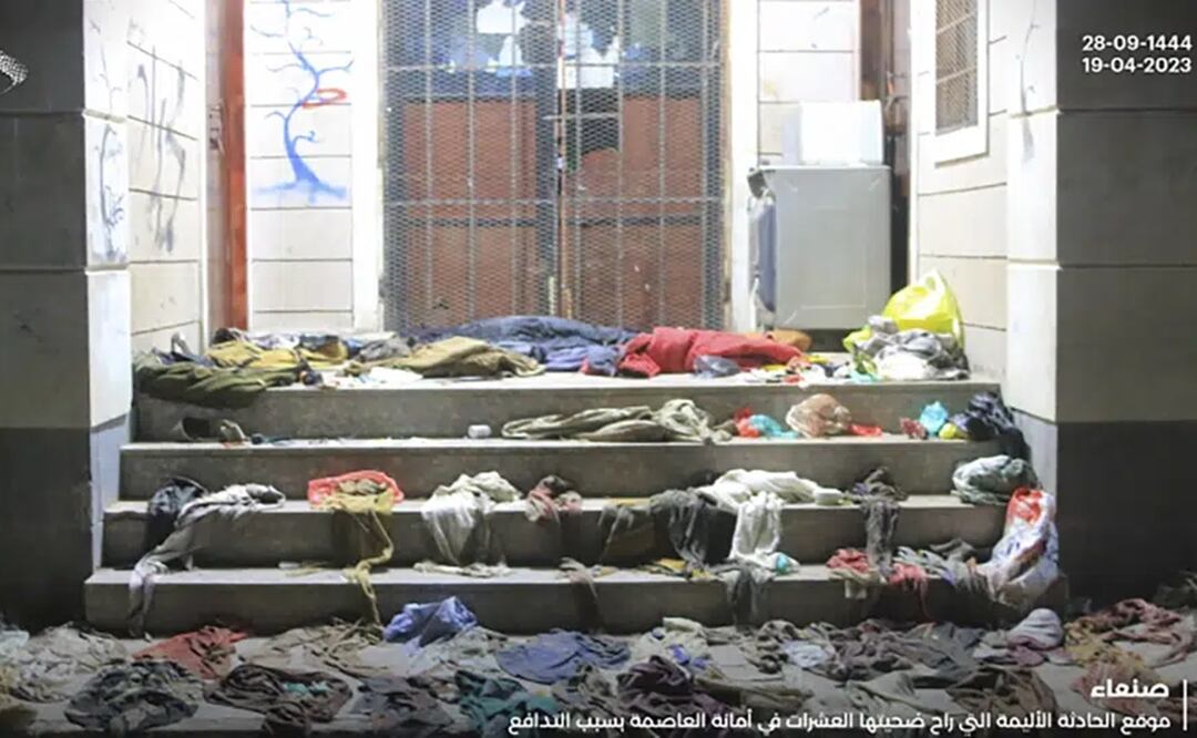 Esta imagen difundida por la oficina de prensa hutí Ansar Allah, muestra los momentos posteriores a una estampida, el miércoles 19 de abril de 2023, en Saná, Yemen. Foto: AP