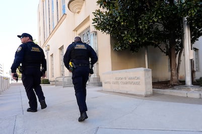 Condenan a 100 años de prisión a hombre tras ataque a instalación del ICE en Texas; acusan a Trump de criminalizar la libertad de expresión