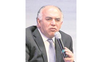 Secretario de Turismo paga viaje “masivo” a la playa