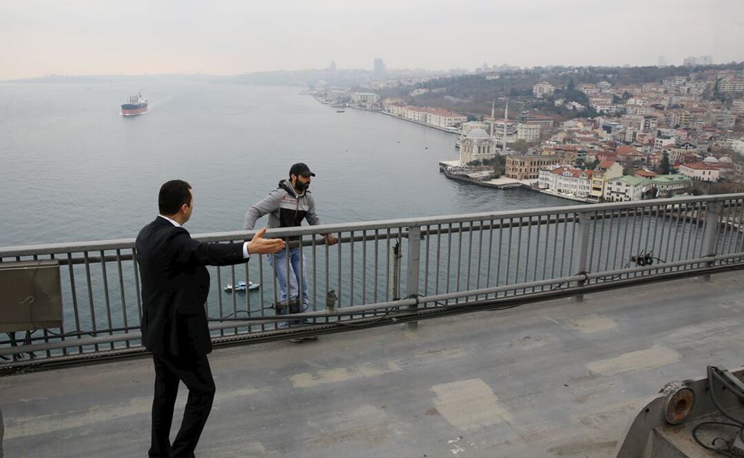 Erdogan convence a hombre de no suicidarse