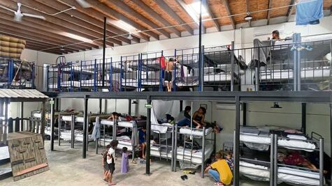 Se quedan varados en los albergues