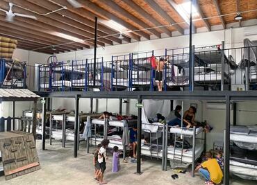 Se quedan varados en los albergues