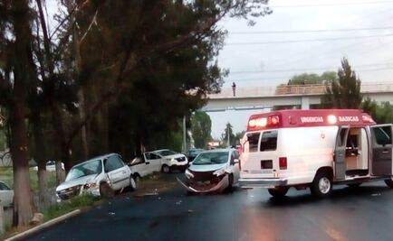 Carambola de 20 vehículos en autopista Peñón-Texcoco deja 4 heridos