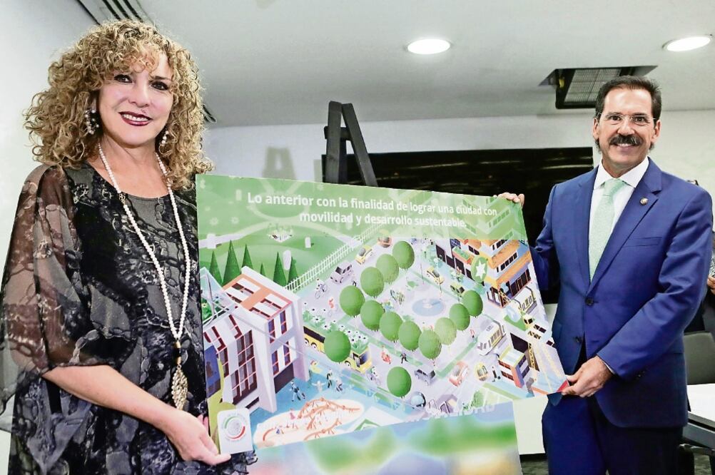 Los senadores Luz María Beristain (PRD) y Jesús Casillas (PRI) indicaron que la iniciativa busca proteger la seguridad vial, así como al medio ambiente (CORTESÍA SENADO)