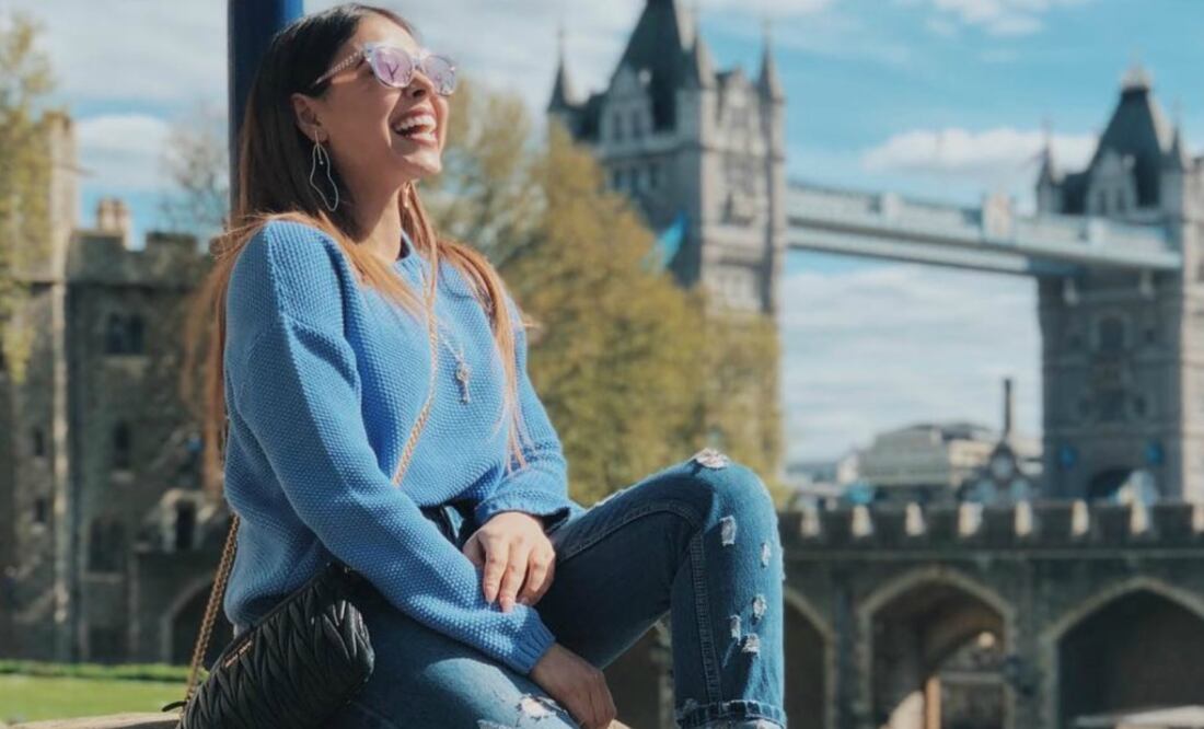 La actriz y cantante compartió una fotografía en Instagram donde se le ve usando el accesorio. Foto: instagram