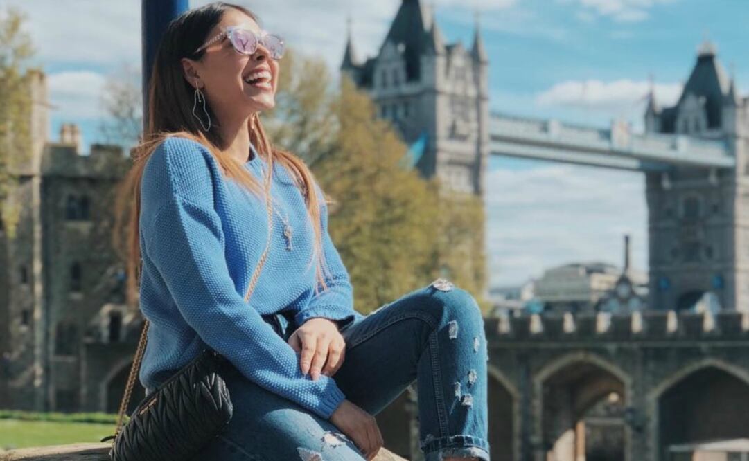 La actriz y cantante compartió una fotografía en Instagram donde se le ve usando el accesorio. Foto: instagram