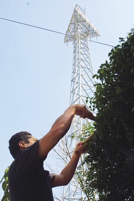 AT&T busca una red de retorno actualizada de torres celulares de alta velocidad, entre otras mejoras en su infraestructura (ARCHIVO EL UNIVERSAL)