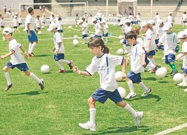 Con futbol enseñan valores y convivencia