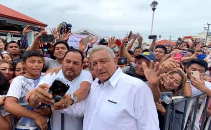 AMLO dice que alumnos serán invitados a que conozcan avión presidencial