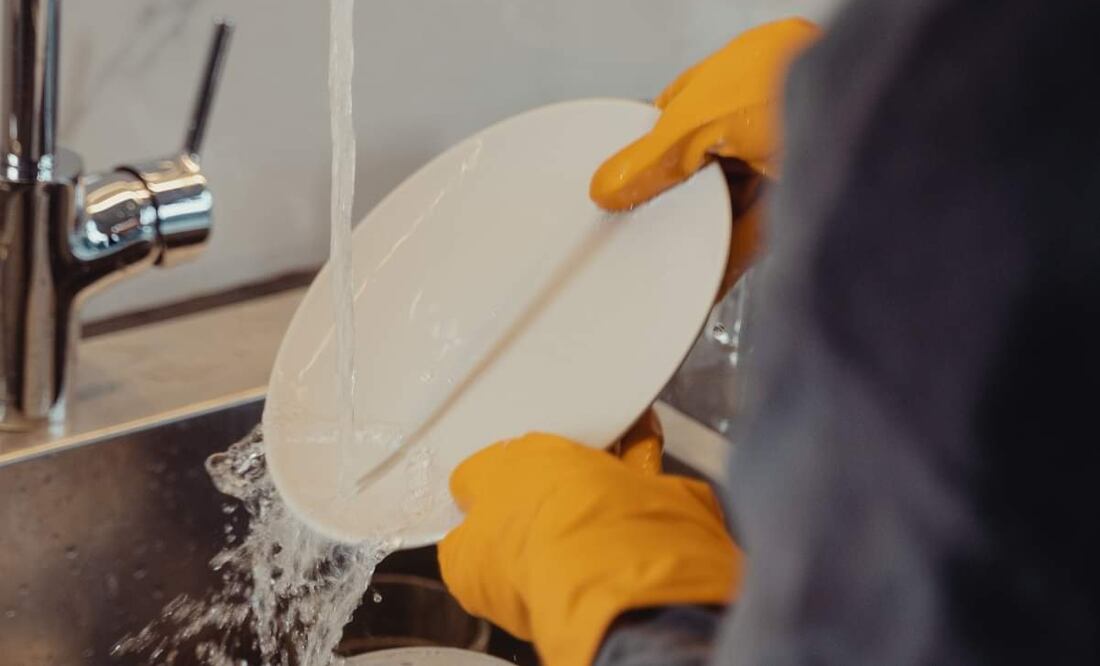 Existen varias alternativas para eliminar los malos olores de tus trastes ¡Conócelos!. Foto: Pexels