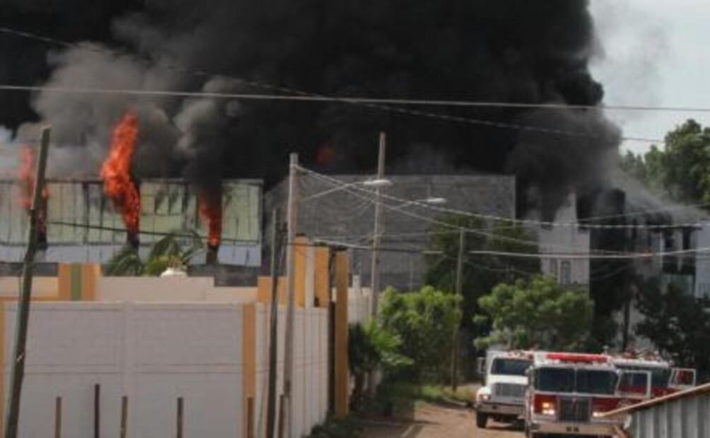 Se incendia bodega con químicos en Culiacán