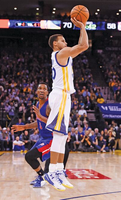 Stephen Curry tuvo una ligera baja que no afecta al equipo (JOHN G. MABANGLO. EFE)