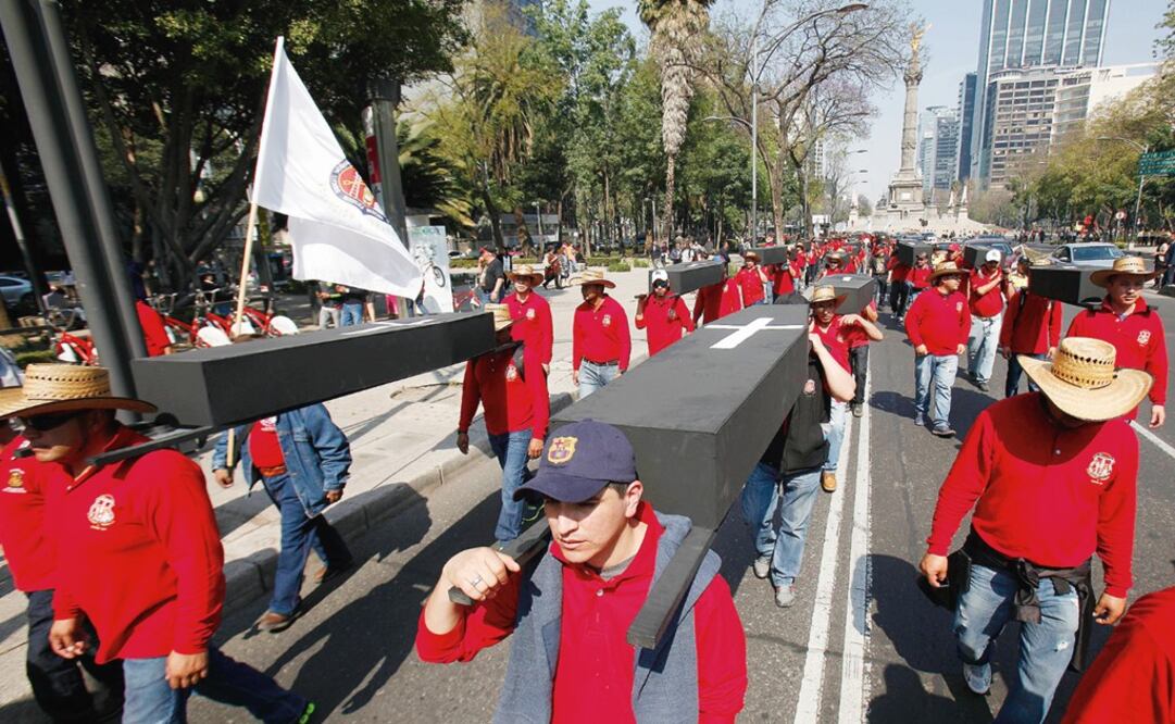 Miners march in memory of those who died during an accident in the Pasta de Conchos mine in 2006 - Photo: Yadin Xolalpa/EL UNIVERSAL