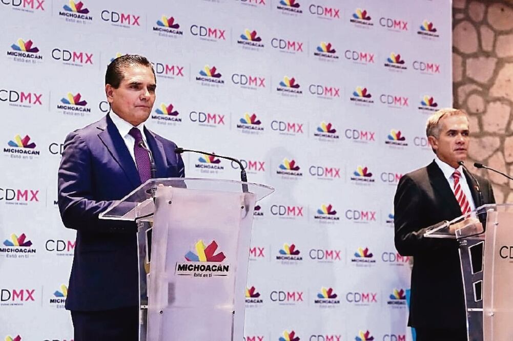gobernador de Michoacán, Silvano Aureoles, y el jefe de Gobierno de la CDMX, Miguel Ángel Mancera, dijeron que las definiciones políticas se darán en su momento ()