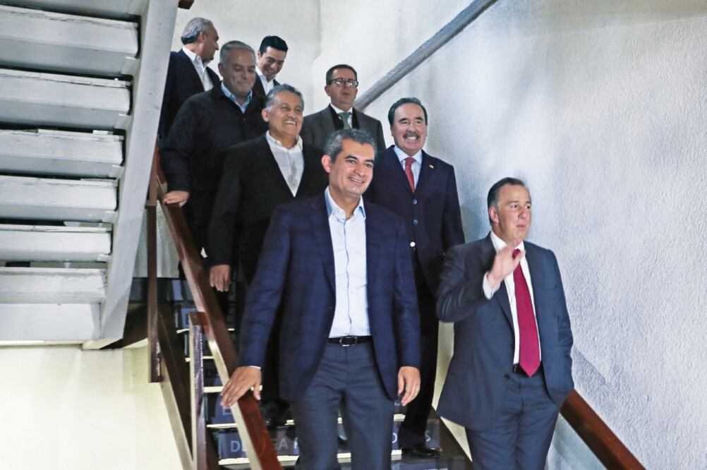 El presidente nacional del PRI, Enrique Ochoa Reza, y el ex titular de Hacienda José Antonio Meade, encabezaron una reunión con senadores del partido (JUAN CARLOS REYES. EL UNIVERSAL)