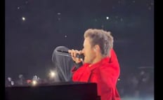 Harry Styles resbala y cae durante concierto; transforma el incidente en parte del espectáculo