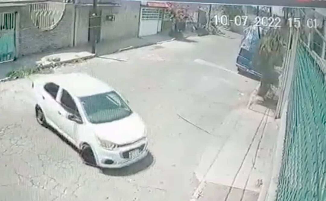 Autoridades señalaron que el auto tiene placas del Estado de México. Foto: Especial