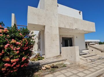 Allanan cripta de la familia Dámaso López en Eldorado, Sinaloa y exhuman restos de su padre y hermano