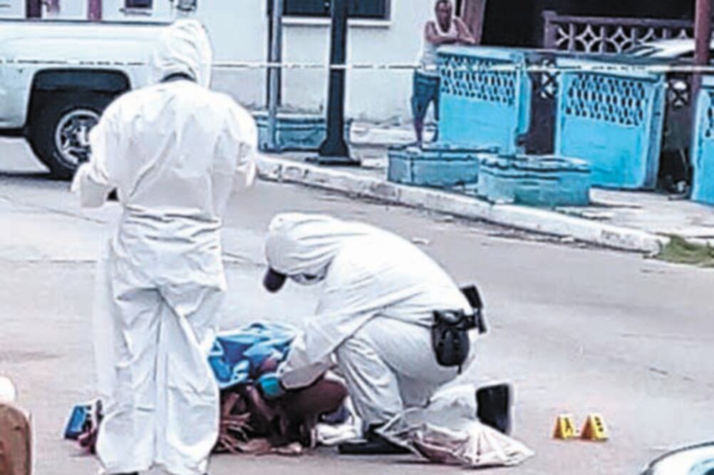 El 3 de agosto personal de Servicios Periciales acudió a la colonia Del Pueblo para iniciar las investigaciones por el homicidio de Nataly. Foto: ESPECIAL 