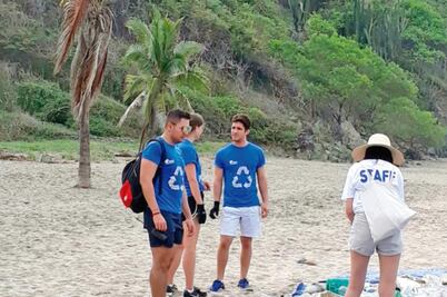 Cuando calienta el sol... Diego Boneta limpia Playa Majahua