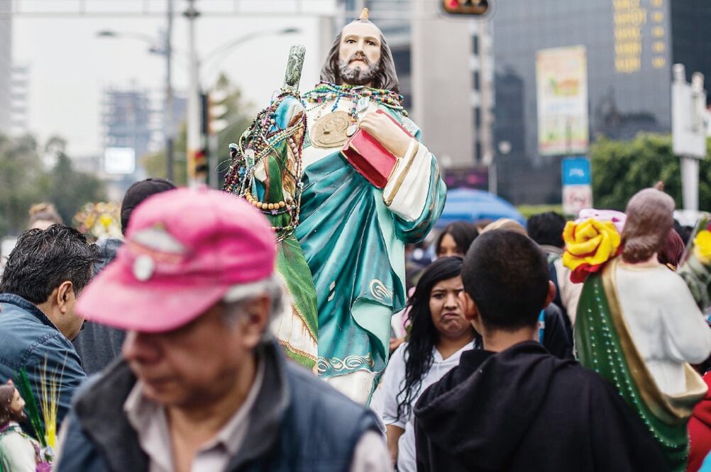 Familias, vecinos, peregrinaciones o creyentes en solitario se reunieron como todos los días 28 de cada mes, para venerar a San Judas Tadeo (GERMÁN ESPINOSA. EL UNIVERSAL)